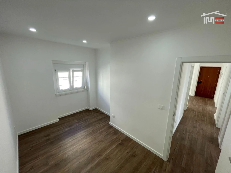 Apartamento T3 para Arrendamento em Seixal, Arrentela e Aldeia de Paio Pires Foto 17