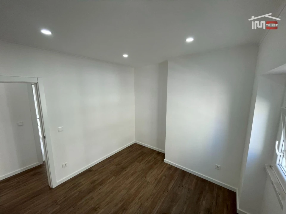 Apartamento T3 para Arrendamento em Seixal, Arrentela e Aldeia de Paio Pires Foto 21