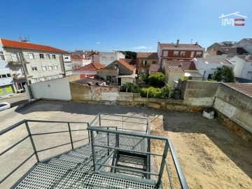 Apartamento T3 para Arrendamento em Seixal, Arrentela e Aldeia de Paio Pires