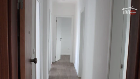 Apartamento T3 para Arrendamento em Seixal, Arrentela e Aldeia de Paio Pires