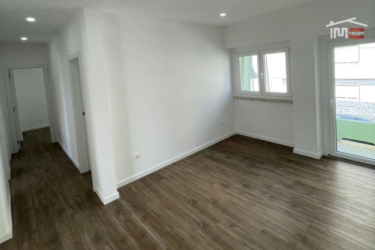 Apartamento T3 para Arrendamento em Seixal, Arrentela e Aldeia de Paio Pires Foto 7