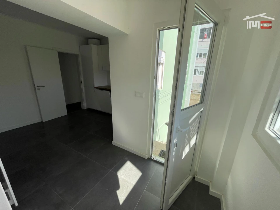 Apartamento T2 para Arrendamento em Seixal, Arrentela e Aldeia de Paio Pires Foto 2