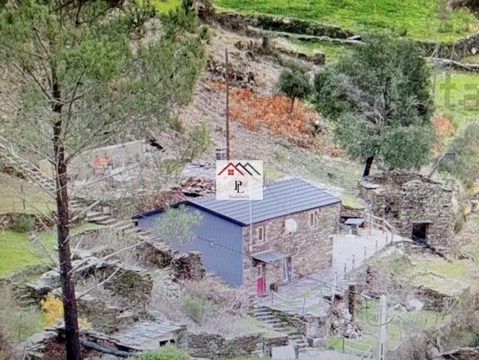 Moradia T2 para Venda em Piodão Foto 2