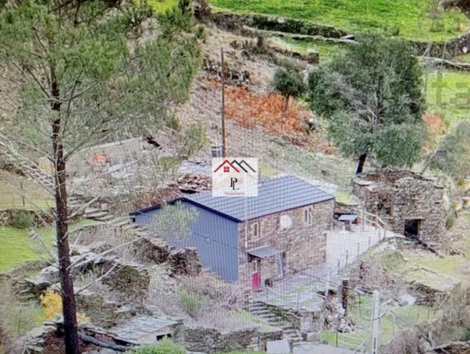 Moradia T2 para Venda em Piodão Foto 2