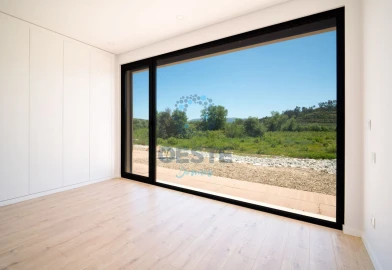 Moradia T4 para Venda em Vermelha