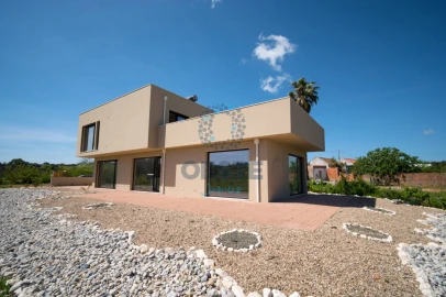 Moradia T4 para Venda em Vermelha