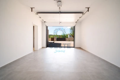 Moradia T4 para Venda em Vermelha