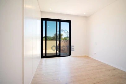 Moradia T4 para Venda em Vermelha