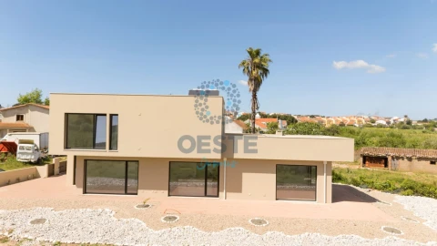 Moradia T4 para Venda em Vermelha