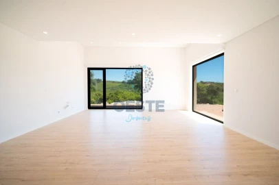 Moradia T4 para Venda em Vermelha