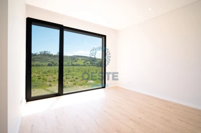 Moradia T4 para Venda em Vermelha