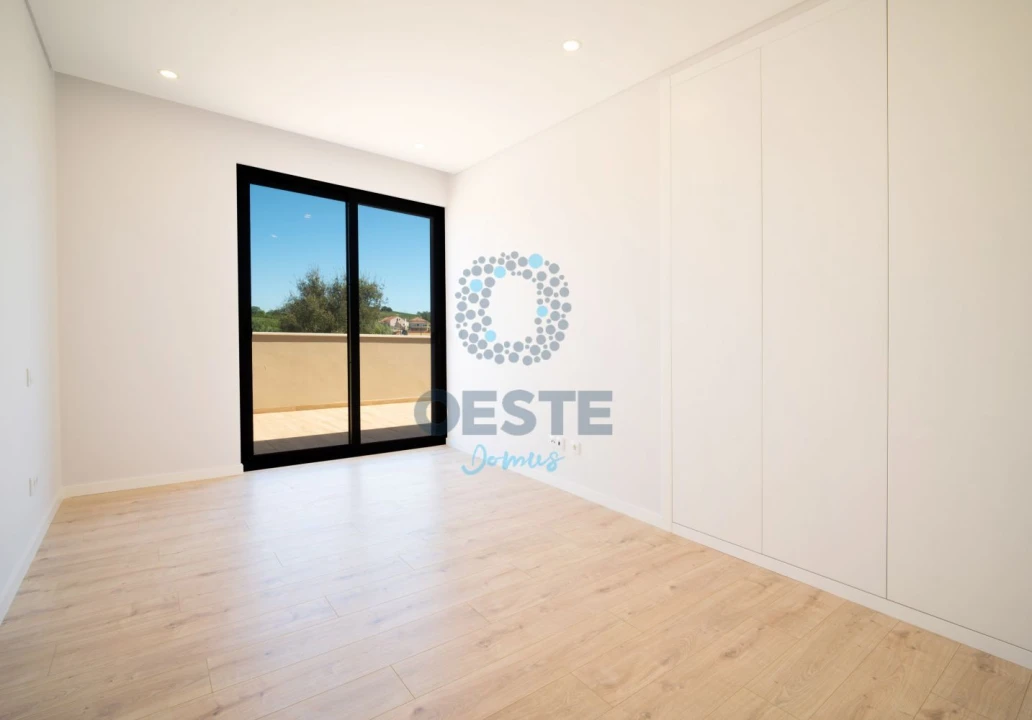 Moradia T4 para Venda em Vermelha Foto 38