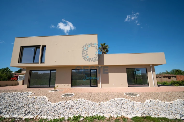 Moradia T4 para Venda em Vermelha Foto 3