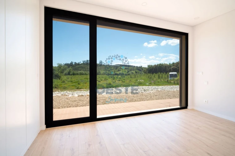 Moradia T4 para Venda em Vermelha Foto 26