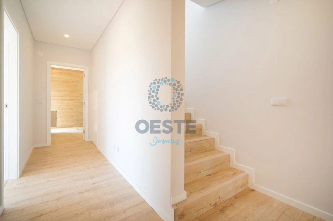 Moradia T4 para Venda em Vermelha Foto 23