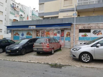 Garagem para Arrendamento em Almada, Cova da Piedade, Pragal e Cacilhas