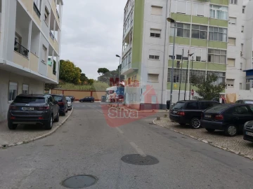Garagem para Arrendamento em Almada, Cova da Piedade, Pragal e Cacilhas