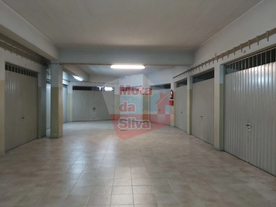 Garagem para Arrendamento em Almada, Cova da Piedade, Pragal e Cacilhas Foto 2