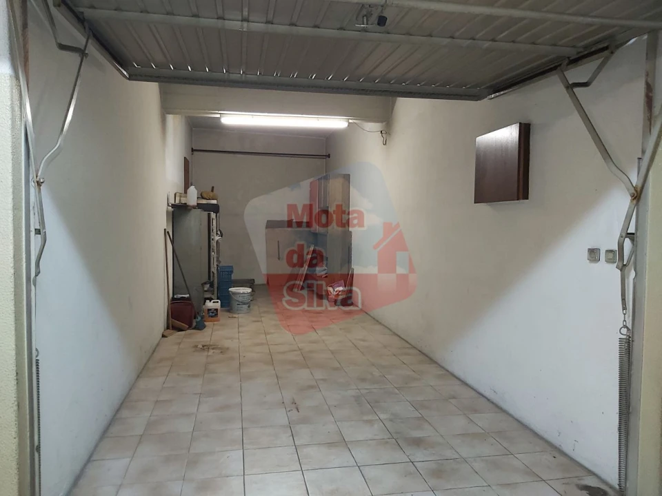 Garagem para Arrendamento em Almada, Cova da Piedade, Pragal e Cacilhas Foto 1