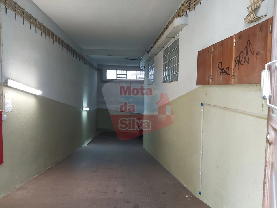 Garagem para Arrendamento em Almada, Cova da Piedade, Pragal e Cacilhas Foto 3