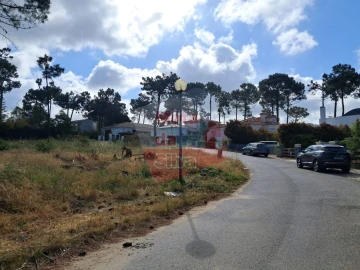 Terreno para Venda em Charneca de Caparica e Sobreda