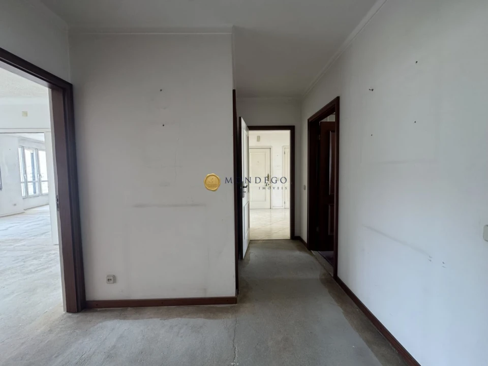 Apartamento T4 para Venda em Santo Antonio dos Olivais Foto 13