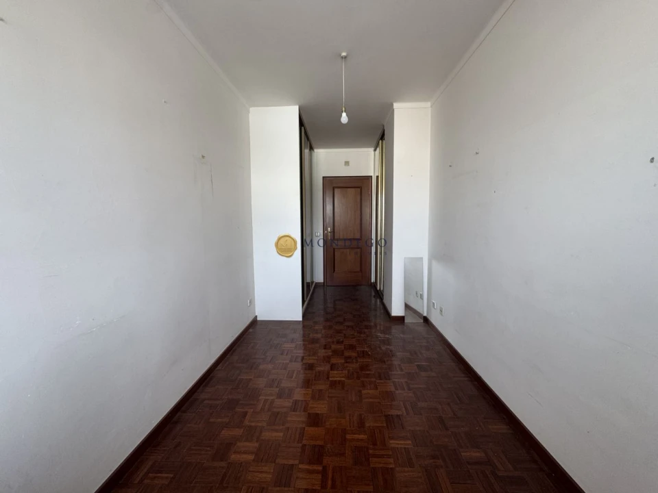 Apartamento T4 para Venda em Santo Antonio dos Olivais Foto 7