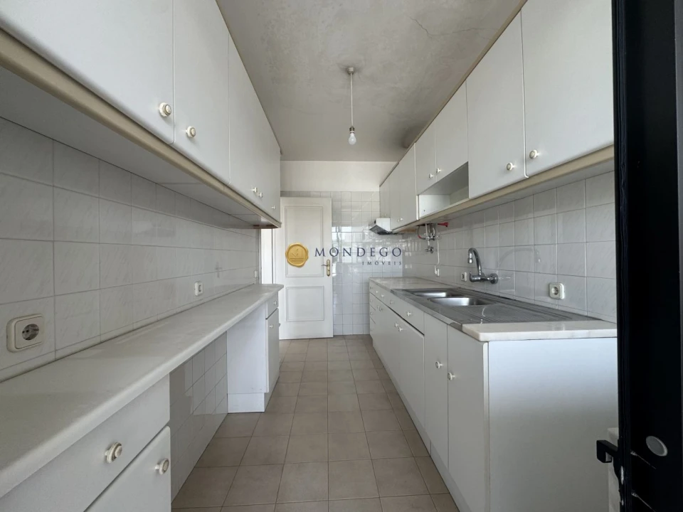 Apartamento T4 para Venda em Santo Antonio dos Olivais Foto 16