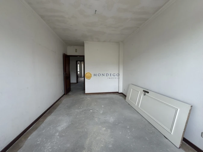 Apartamento T4 para Venda em Santo Antonio dos Olivais Foto 15