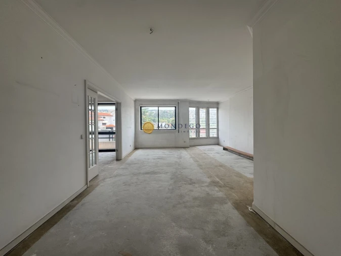 Apartamento T4 para Venda em Santo Antonio dos Olivais Foto 2