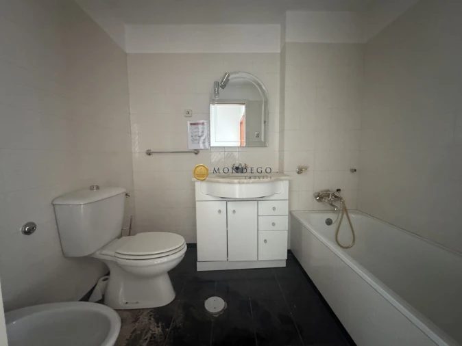 Apartamento T4 para Venda em Santo Antonio dos Olivais Foto 8