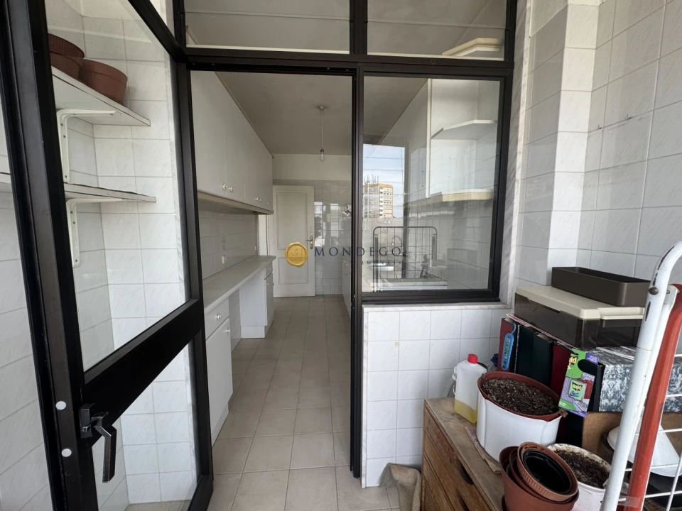 Apartamento T4 para Venda em Santo Antonio dos Olivais Foto 12