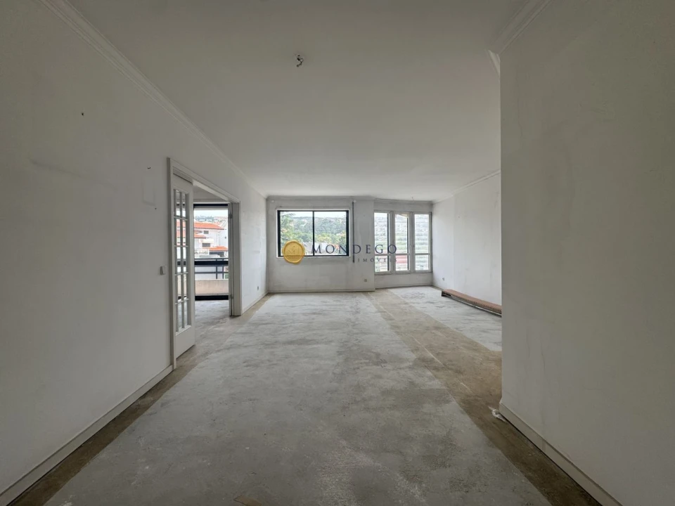 Apartamento T4 para Venda em Santo Antonio dos Olivais Foto 2