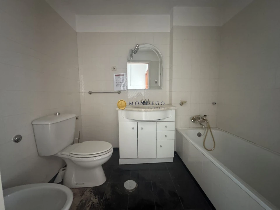 Apartamento T4 para Venda em Santo Antonio dos Olivais Foto 8