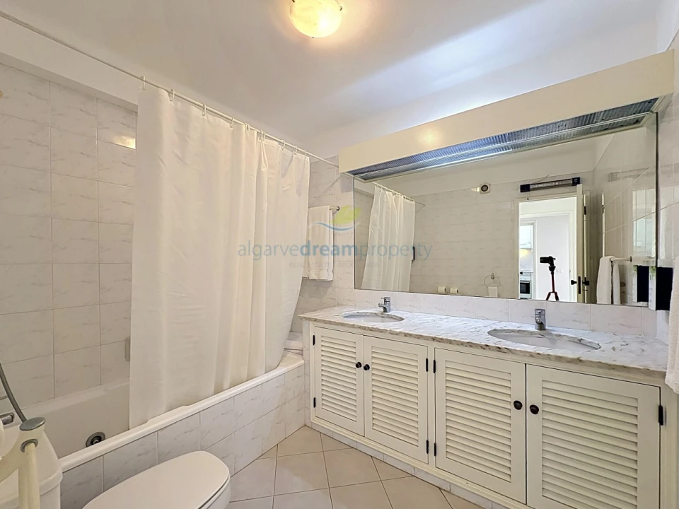 Apartamento T2 para Venda em Albufeira e Olhos de Água Foto 27