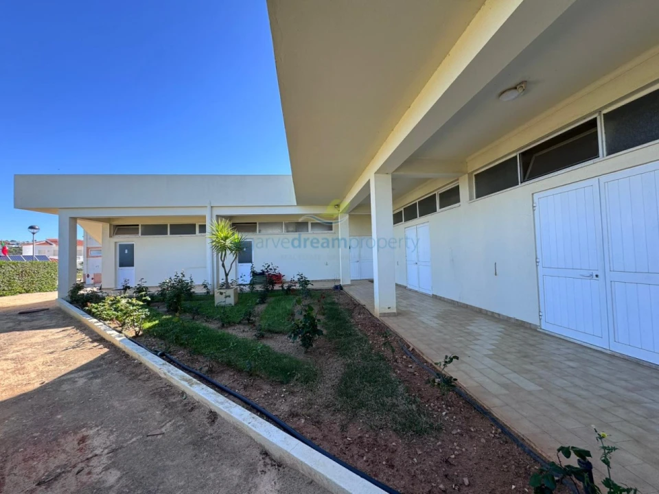 Armazém para Venda em Albufeira e Olhos de Água Foto 1