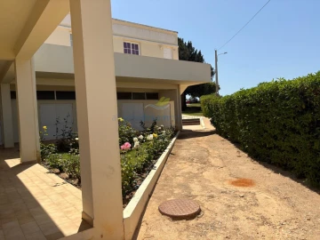 Armazém para Venda em Albufeira e Olhos de Água