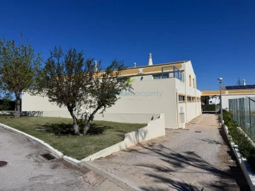 Armazém para Venda em Albufeira e Olhos de Água