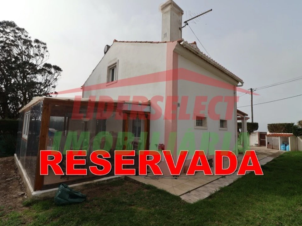 Moradia T1 para Venda em Encarnação Foto 1