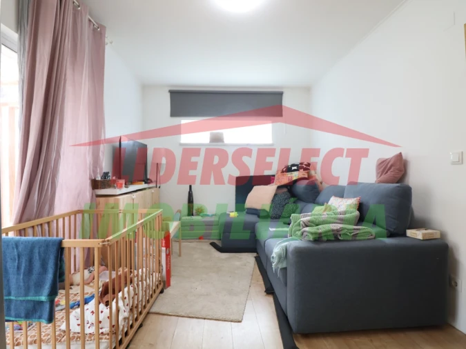 Moradia T1 para Venda em Encarnação Foto 3