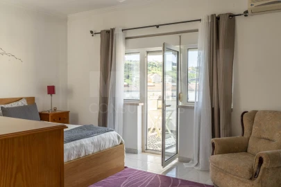 Moradia T5 para Venda em Ramada e Caneças