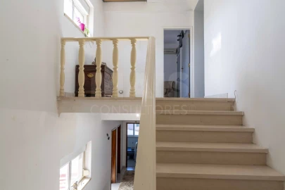 Moradia T5 para Venda em Ramada e Caneças