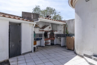 Moradia T5 para Venda em Ramada e Caneças
