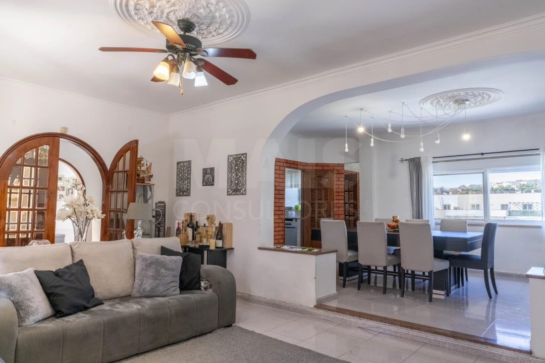 Moradia T5 para Venda em Ramada e Caneças Foto 1