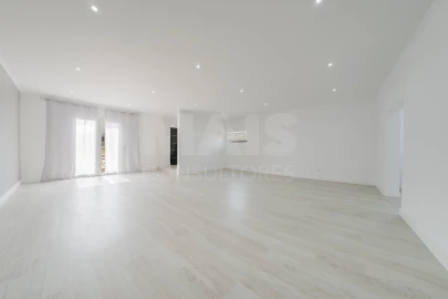 Moradia T5 para Venda em Usseira