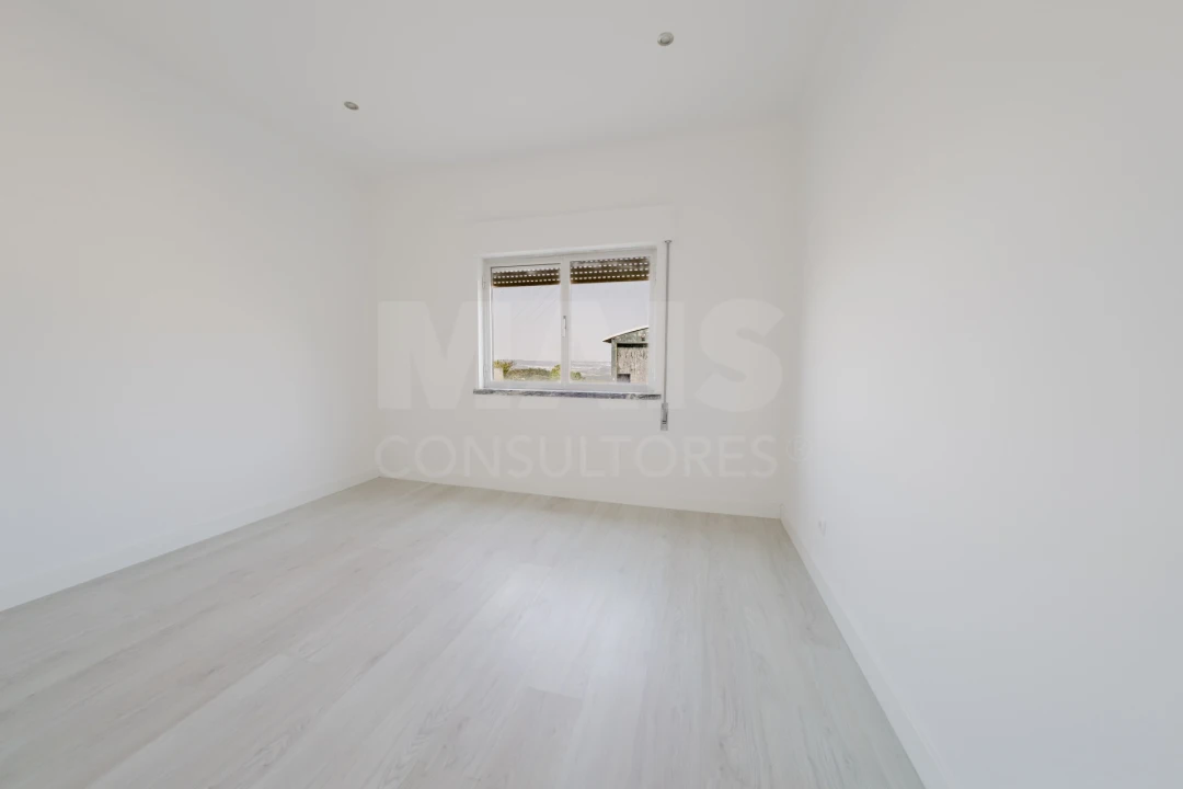 Moradia T5 para Venda em Usseira Foto 9