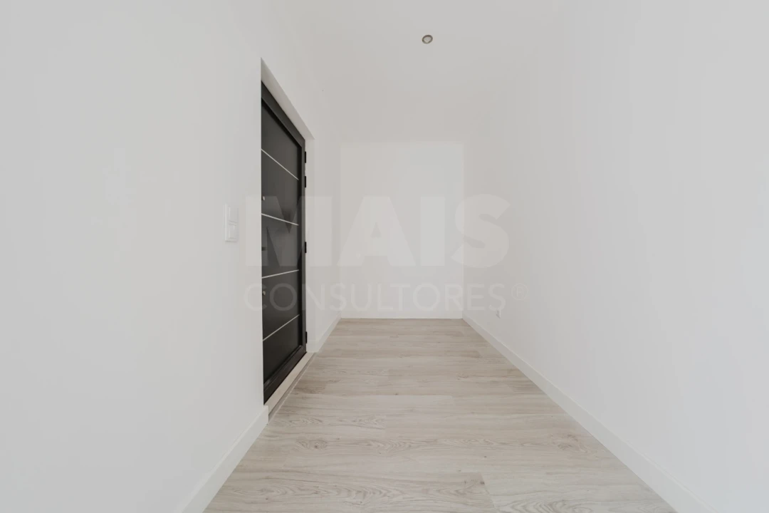 Moradia T5 para Venda em Usseira Foto 12