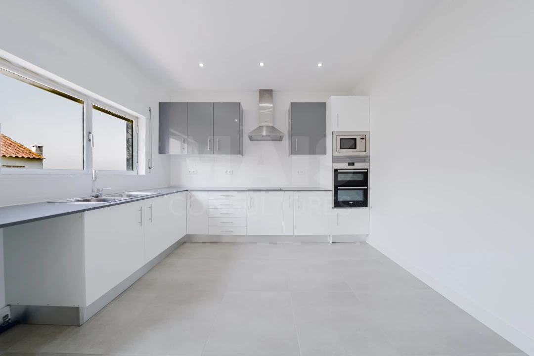 Moradia T5 para Venda em Usseira Foto 3