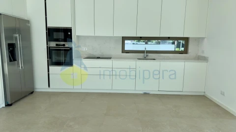 Moradia T3 para Venda em Albufeira e Olhos de Água