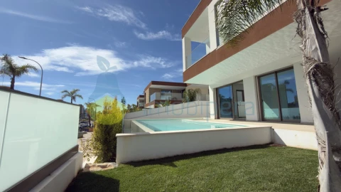 Moradia T3 para Venda em Albufeira e Olhos de Água